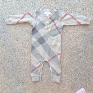 Burberry baby outfit